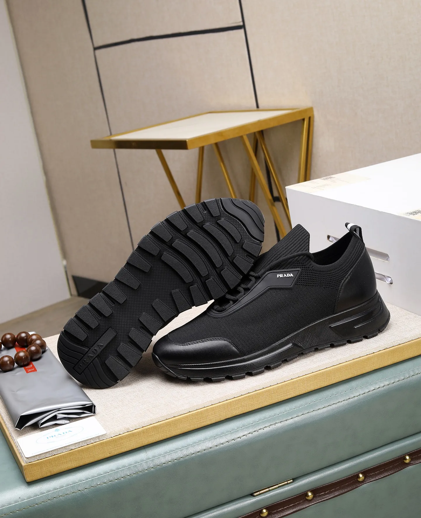 Men's clothing and shoes 💰500 👑👑The latest model of high-quality PRADA men's shoes on the Hong Kong purchasing agency official website has been launched in 1:1 copy, synchronized with Hong Kong counters, and on the same catwalk; all made of breathable fly weave ➕Imported breathable fabrics with cowhide lining, 🍡🍡The original 1:1 non-slip and wear-resistant; comfortable on the feet, attractive style, fine workmanship, and simple and neat shoe trees, showing the courage and toughness of men, 👍 Code number 38 to 45